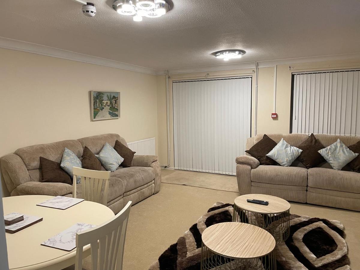 Elegant Devon Villa Luton  Exterior photo
